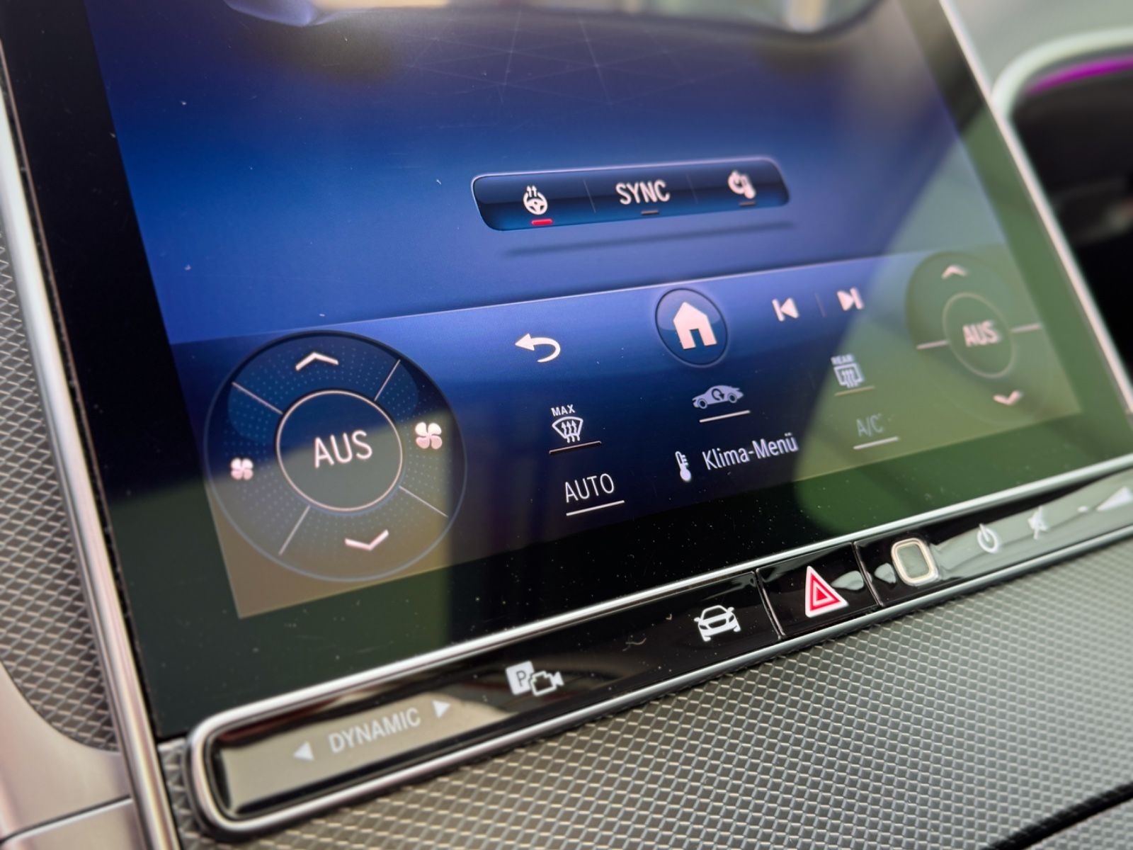 Fahrzeugabbildung Mercedes-Benz C 180 T AMG-Line *9G|PANORAMA|LED|360°*