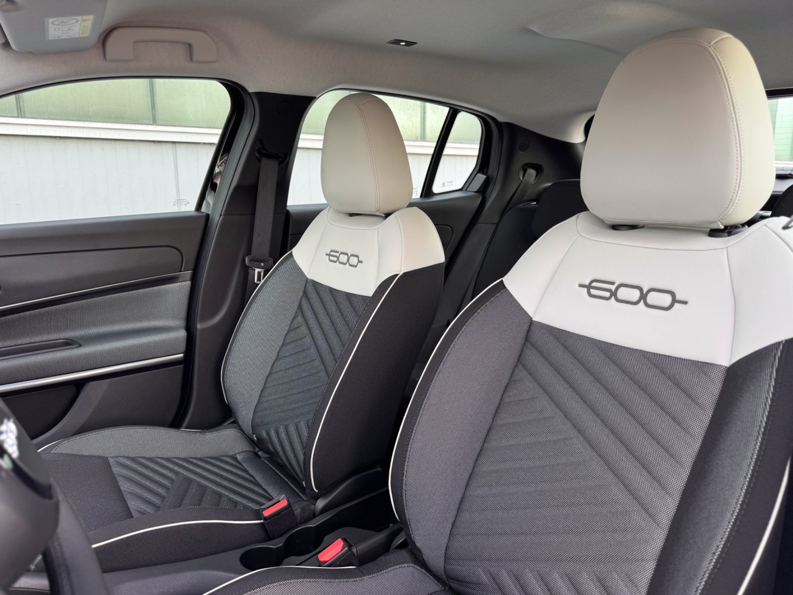 Fahrzeugabbildung Fiat 600 Hybrid *CARPLAY|360°|ASSIST*