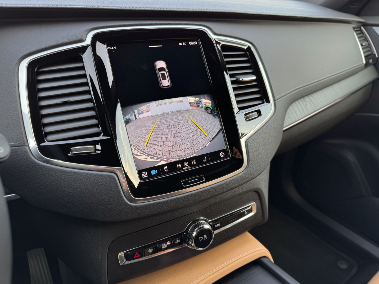Fahrzeugabbildung Volvo XC90 2.0B5 D AWD Plus Bright*ASSIST|LED|7-SITZE*