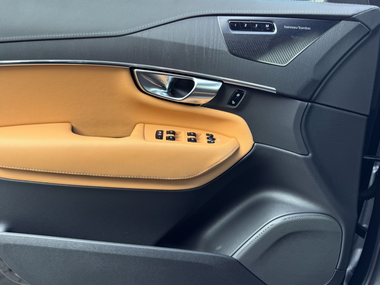 Fahrzeugabbildung Volvo XC90 2.0B5 D AWD Plus Bright*ASSIST|LED|7-SITZE*