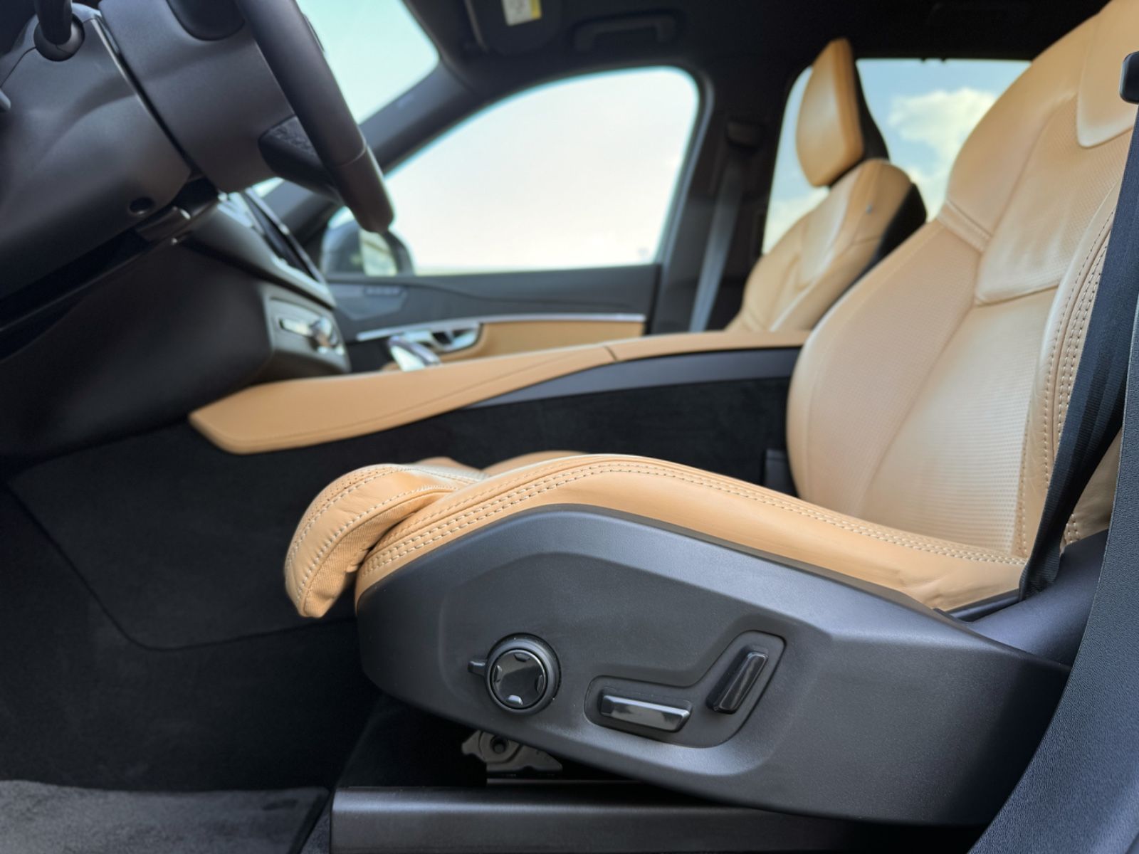 Fahrzeugabbildung Volvo XC90 2.0B5 D AWD Plus Bright*ASSIST|LED|7-SITZE*