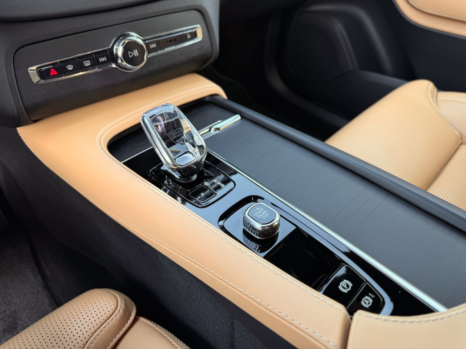 Fahrzeugabbildung Volvo XC90 2.0B5 D AWD Plus Bright*ASSIST|LED|7-SITZE*