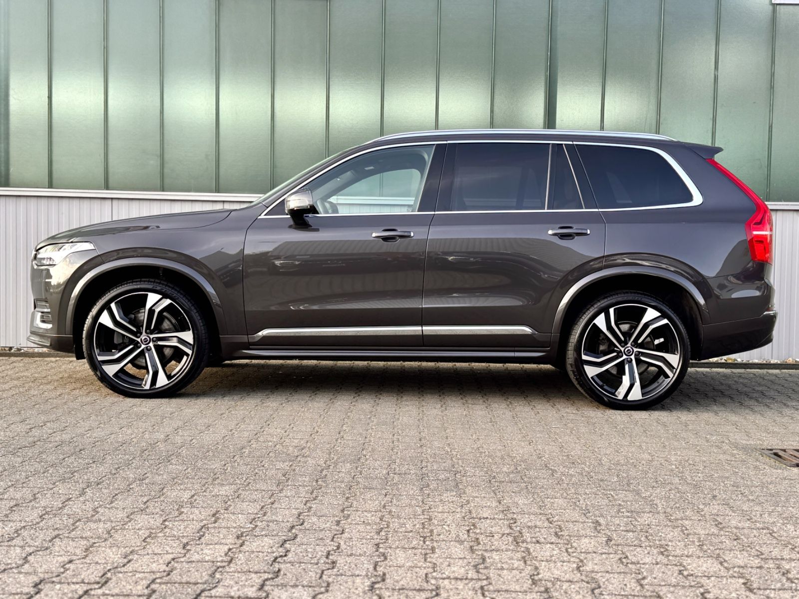 Fahrzeugabbildung Volvo XC90 2.0B5 D AWD Plus Bright*ASSIST|LED|7-SITZE*