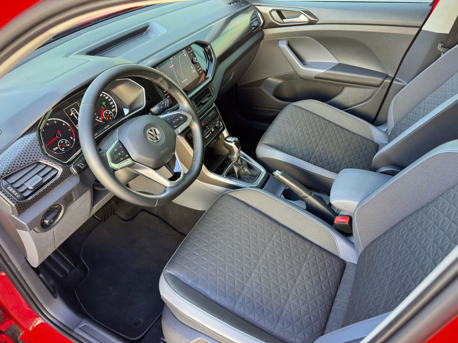 Fahrzeugabbildung Volkswagen T-Cross 1.0 TSI-DSG Style*AHK|NAV|LED|ACC|18"ALU