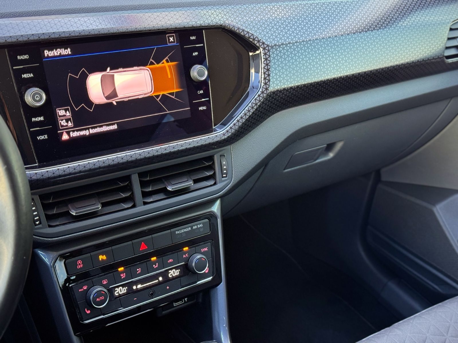 Fahrzeugabbildung Volkswagen T-Cross 1.0 TSI-DSG Style*AHK|NAV|LED|ACC|18"ALU