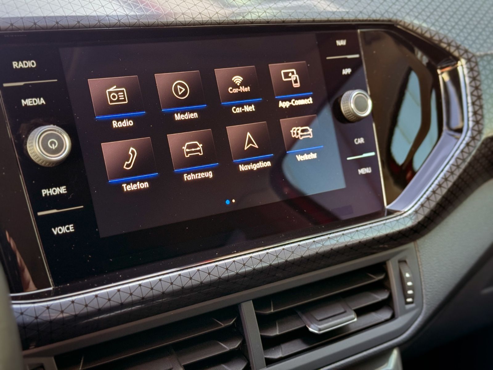 Fahrzeugabbildung Volkswagen T-Cross 1.0 TSI-DSG Style*AHK|NAV|LED|ACC|18"ALU