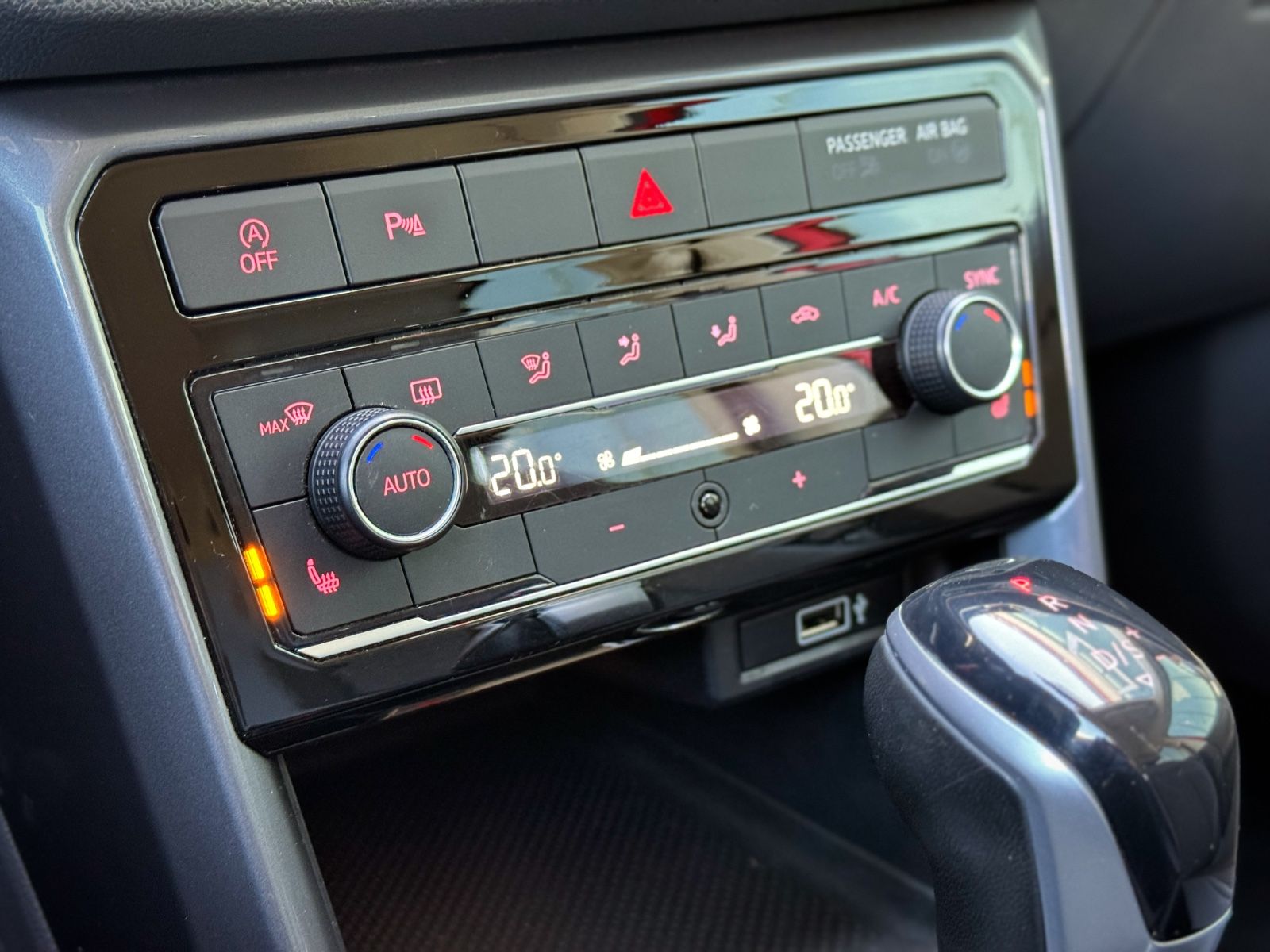 Fahrzeugabbildung Volkswagen T-Cross 1.0 TSI-DSG Style*AHK|NAV|LED|ACC|18"ALU