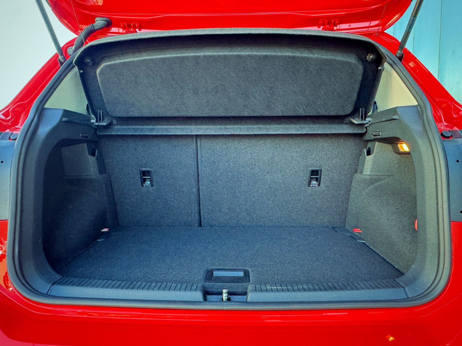 Fahrzeugabbildung Volkswagen T-Cross 1.0 TSI-DSG Style*AHK|NAV|LED|ACC|18"ALU