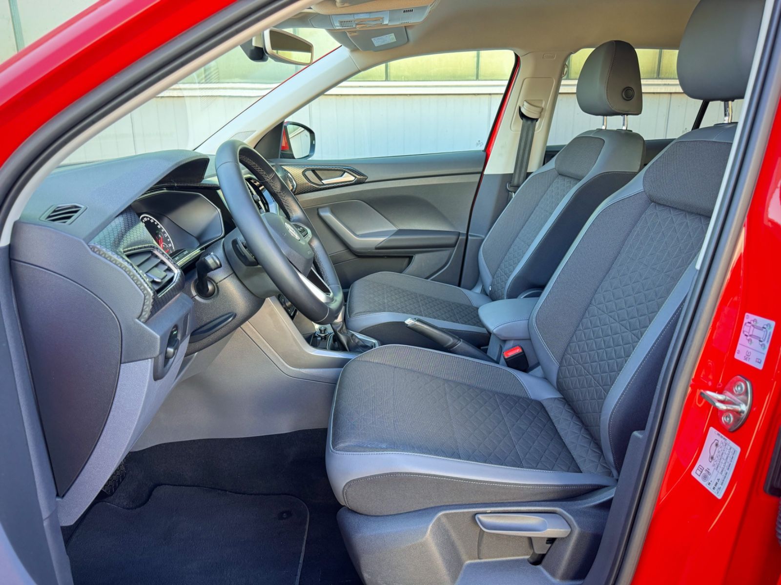 Fahrzeugabbildung Volkswagen T-Cross 1.0 TSI-DSG Style*AHK|NAV|LED|ACC|18"ALU