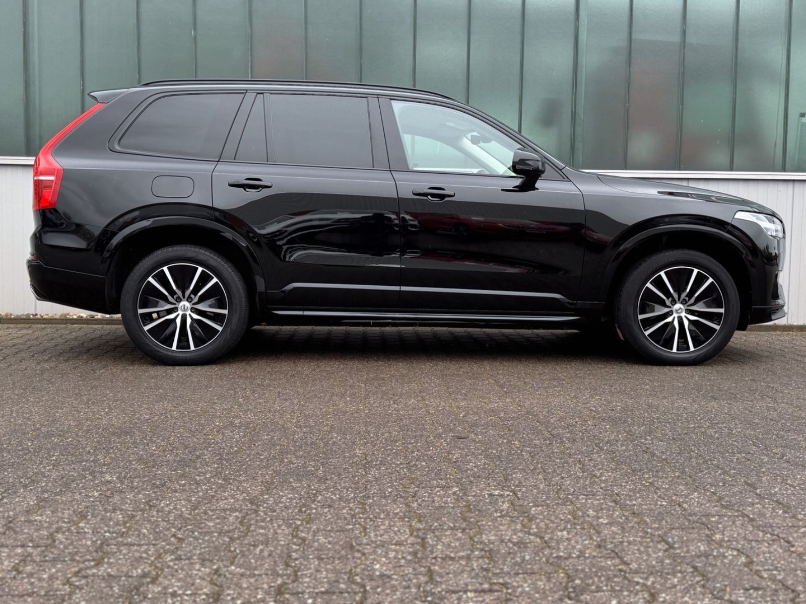 Fahrzeugabbildung Volvo XC90 T8 AWD R Design Expression *7-SITZE*
