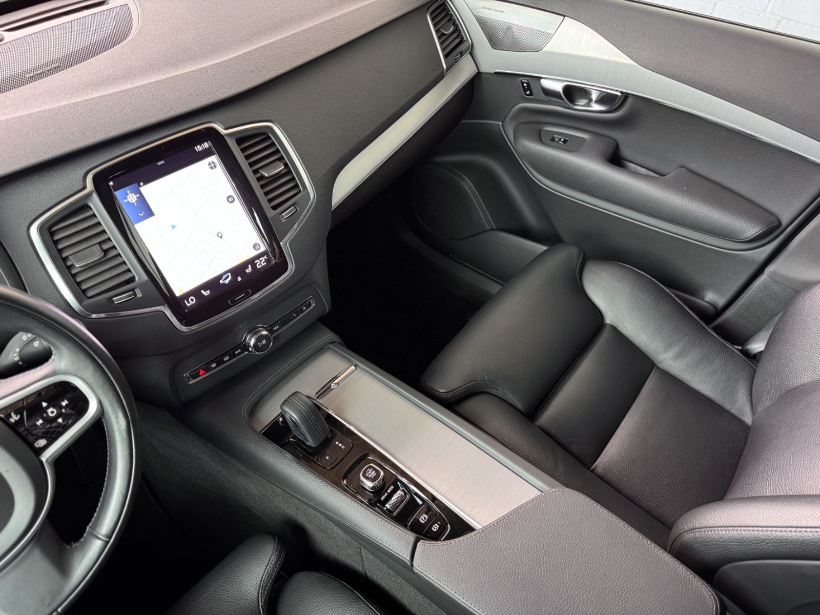 Fahrzeugabbildung Volvo XC90 T8 AWD R Design Expression *7-SITZE*