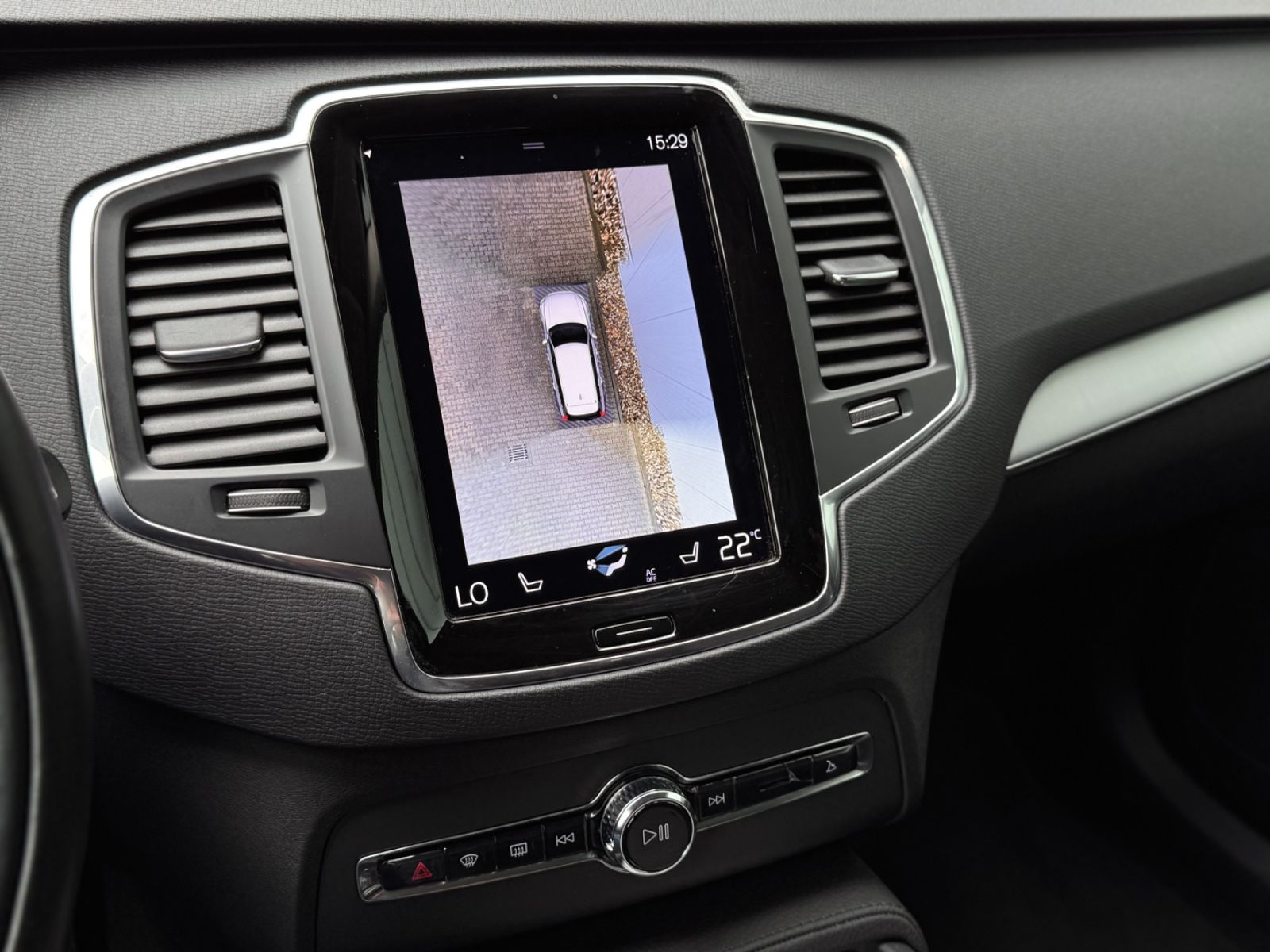 Fahrzeugabbildung Volvo XC90 T8 AWD R Design Expression *7-SITZE*