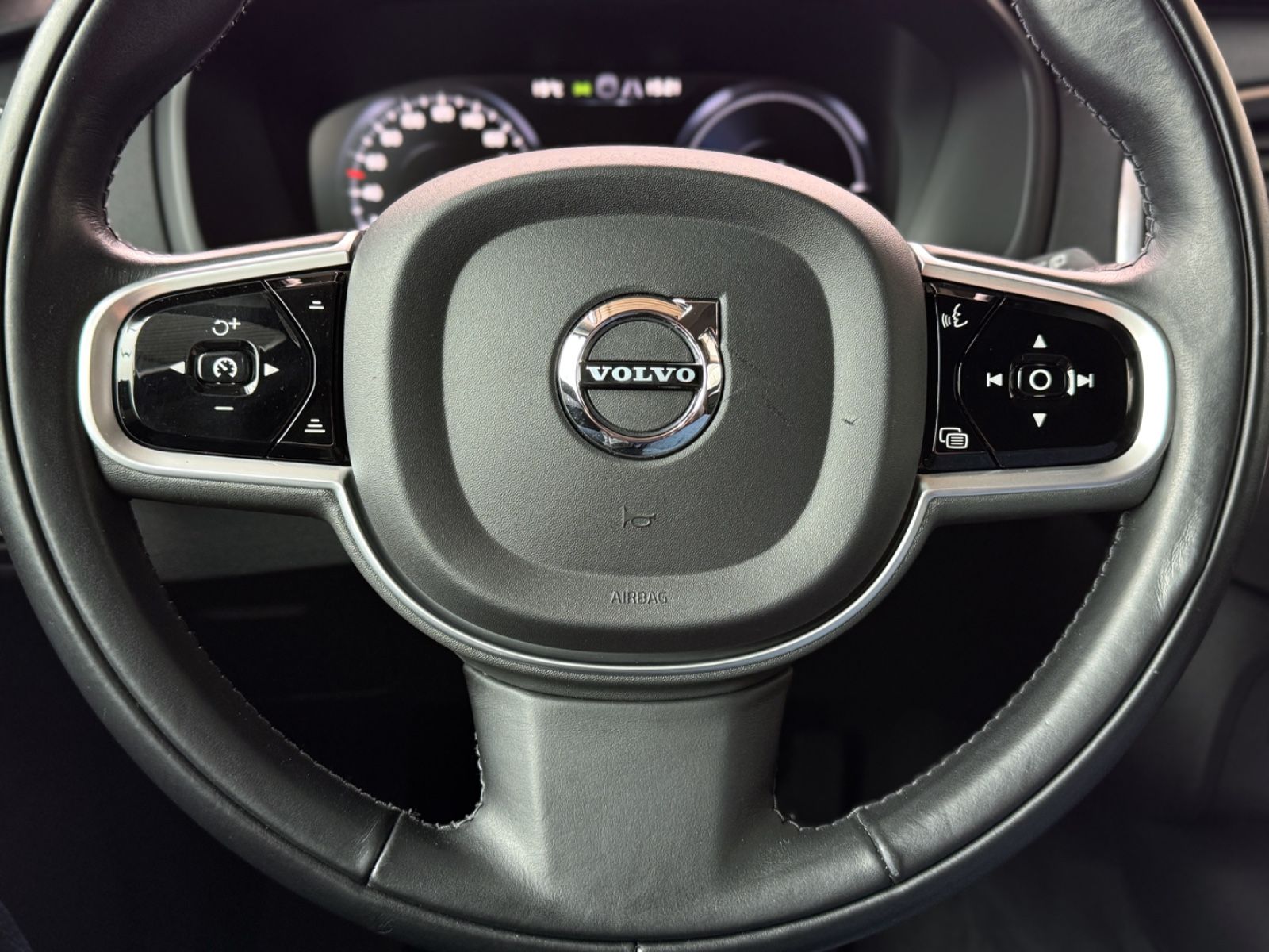 Fahrzeugabbildung Volvo XC90 T8 AWD R Design Expression *7-SITZE*
