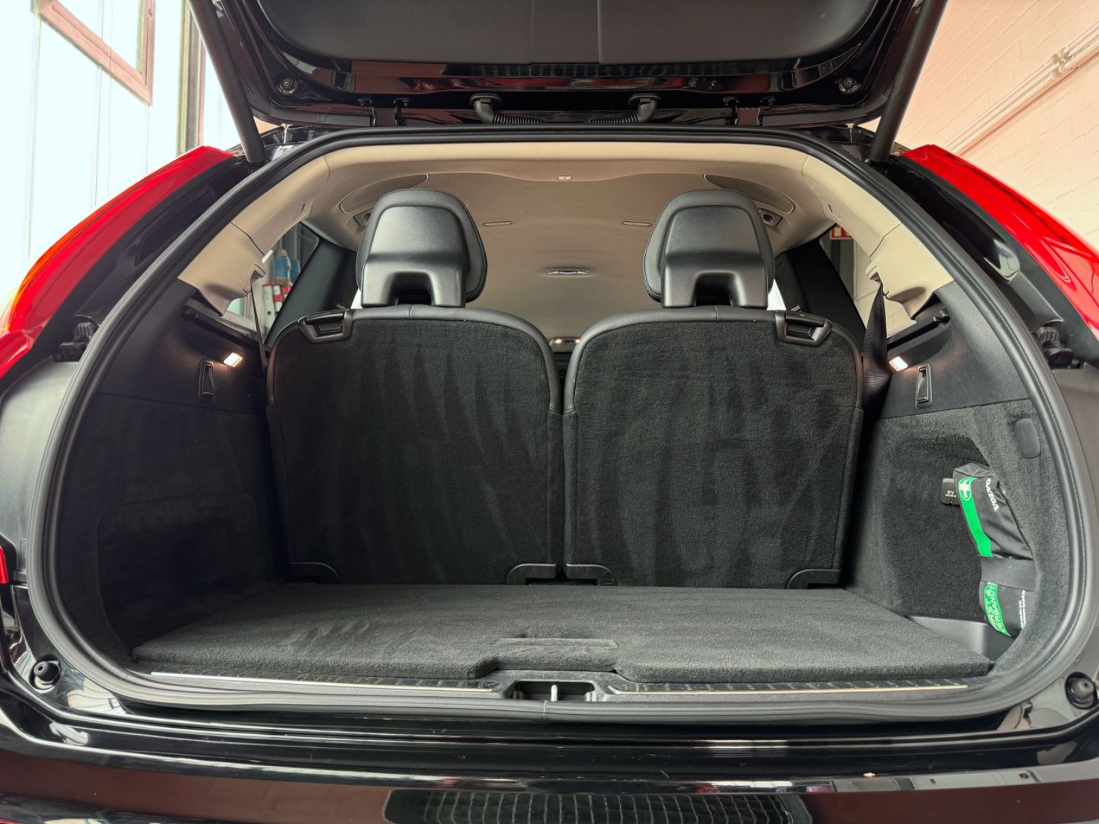 Fahrzeugabbildung Volvo XC90 T8 AWD R Design Expression *7-SITZE*