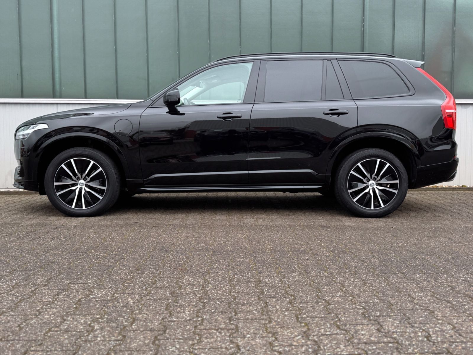 Fahrzeugabbildung Volvo XC90 T8 AWD R Design Expression *7-SITZE*