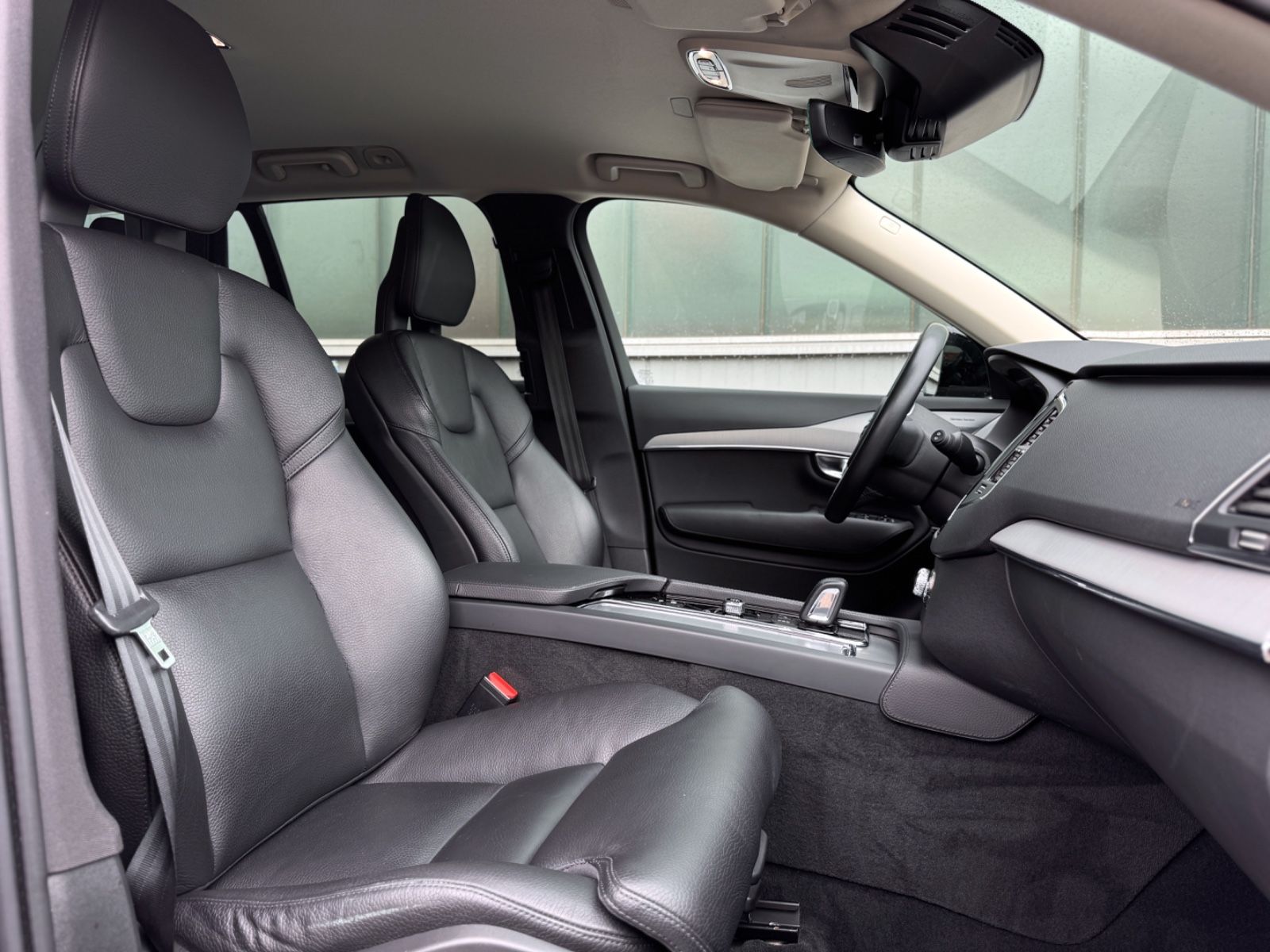 Fahrzeugabbildung Volvo XC90 T8 AWD R Design Expression *7-SITZE*