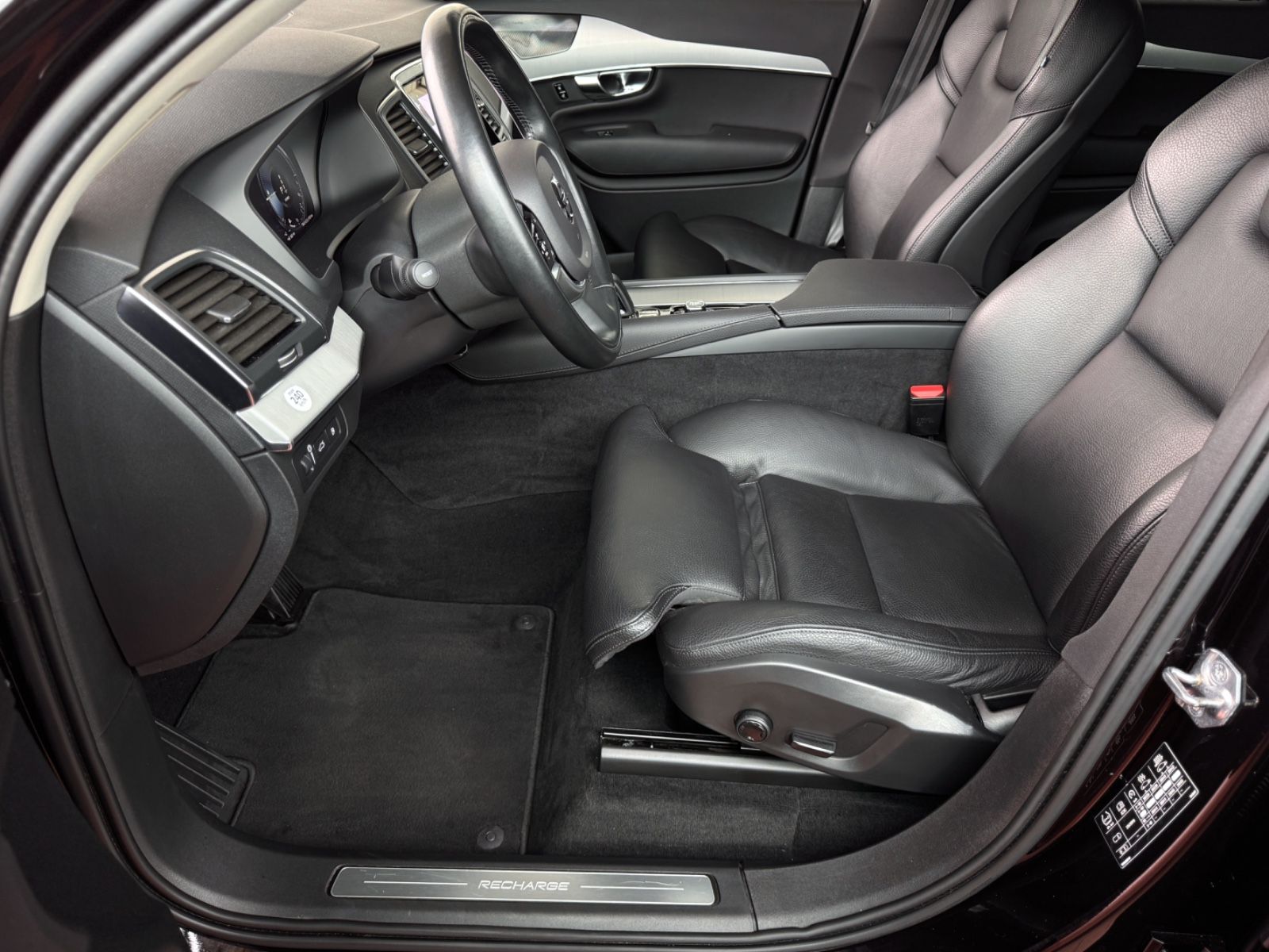 Fahrzeugabbildung Volvo XC90 T8 AWD R Design Expression *7-SITZE*