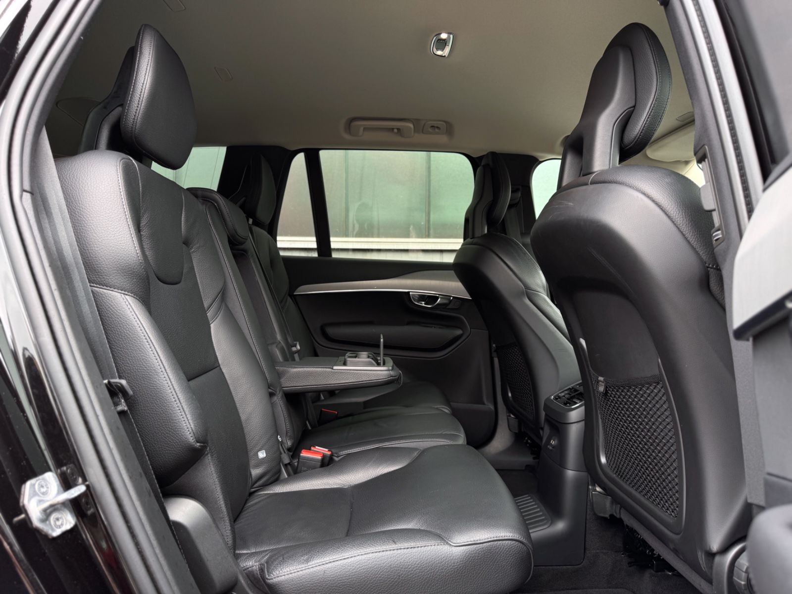 Fahrzeugabbildung Volvo XC90 T8 AWD R Design Expression *7-SITZE*