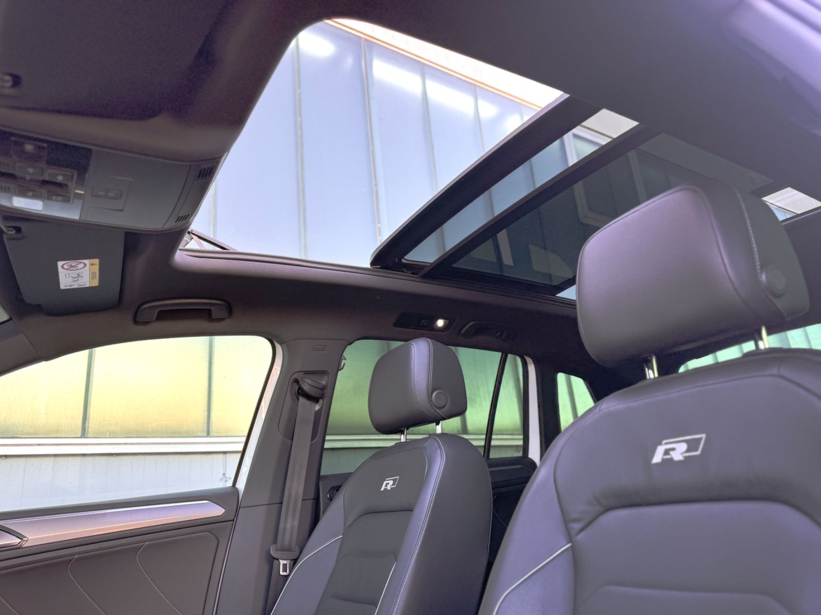 Fahrzeugabbildung Volkswagen Tiguan 2.0TSI 4Motion Highline R-LINE *PANO|AHK*