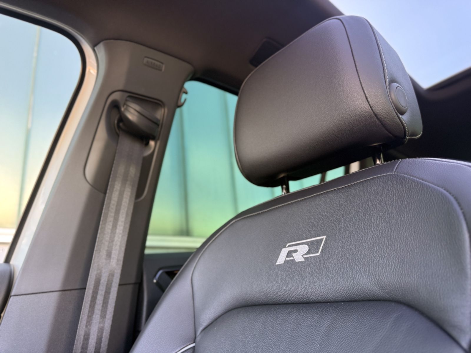 Fahrzeugabbildung Volkswagen Tiguan 2.0TSI 4Motion Highline R-LINE *PANO|AHK*