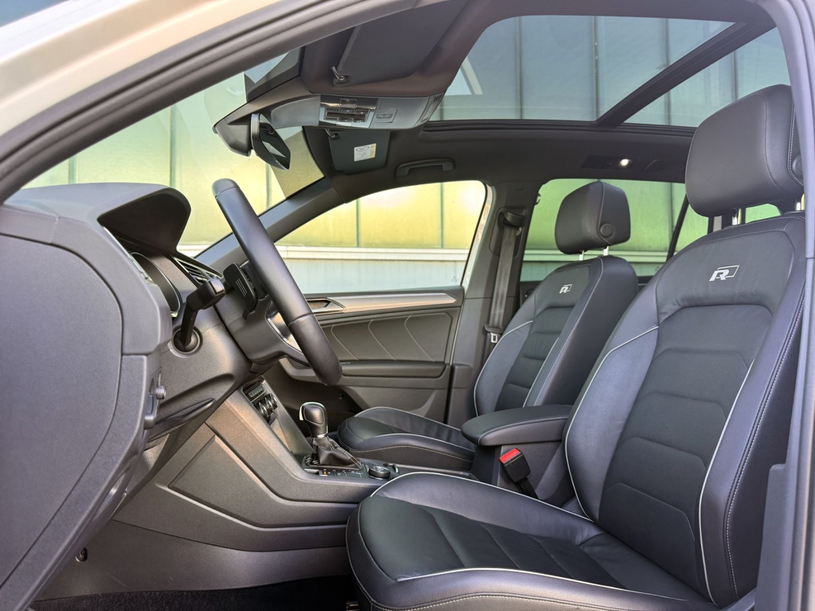 Fahrzeugabbildung Volkswagen Tiguan 2.0TSI 4Motion Highline R-LINE *PANO|AHK*