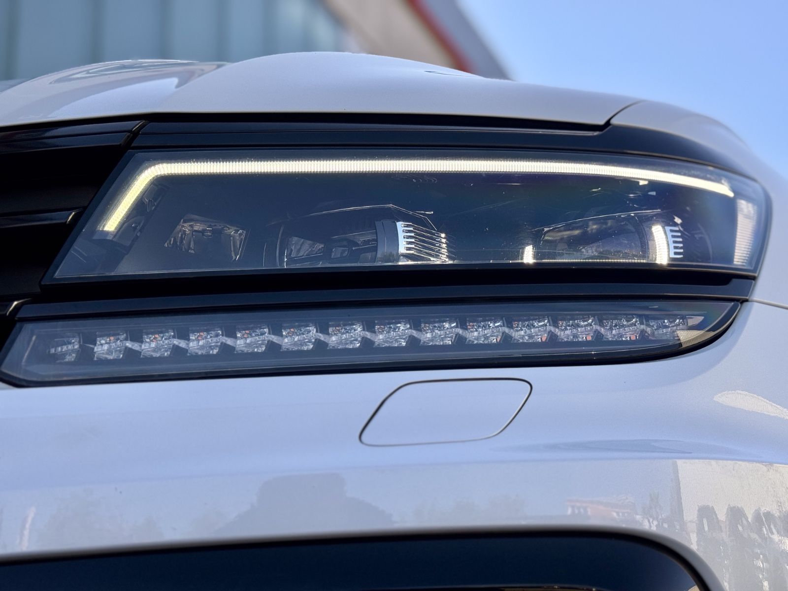 Fahrzeugabbildung Volkswagen Tiguan 2.0TSI 4Motion Highline R-LINE *PANO|AHK*