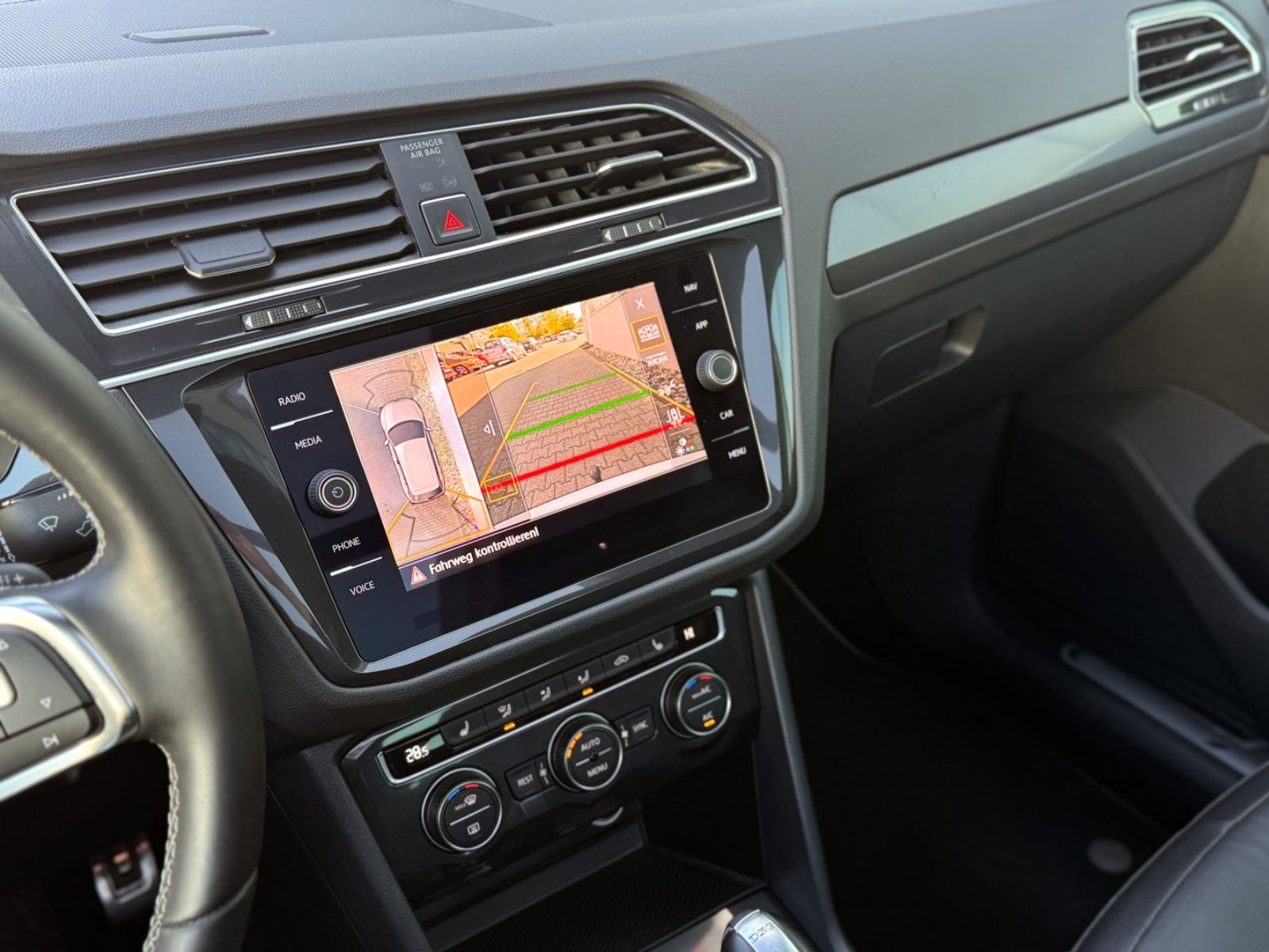 Fahrzeugabbildung Volkswagen Tiguan 2.0TSI 4Motion Highline R-LINE *PANO|AHK*