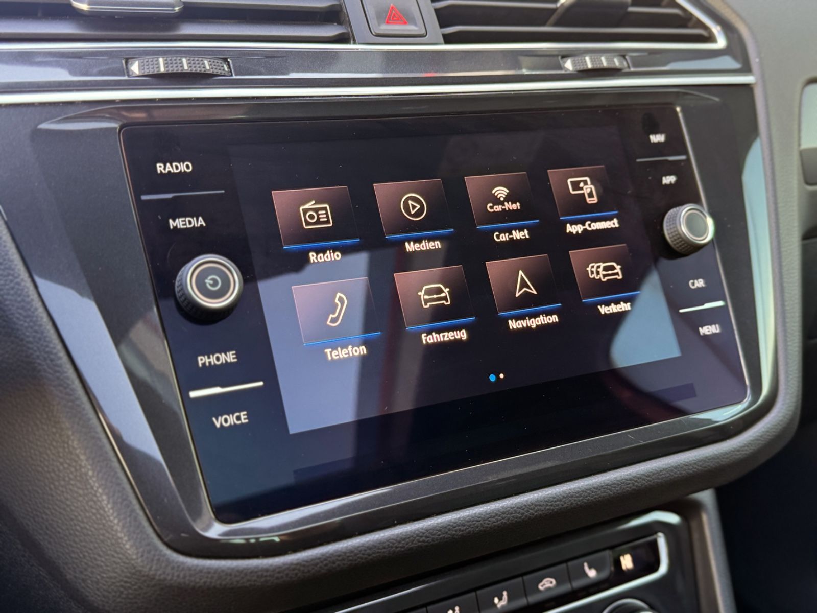 Fahrzeugabbildung Volkswagen Tiguan 2.0TSI 4Motion Highline R-LINE *PANO|AHK*