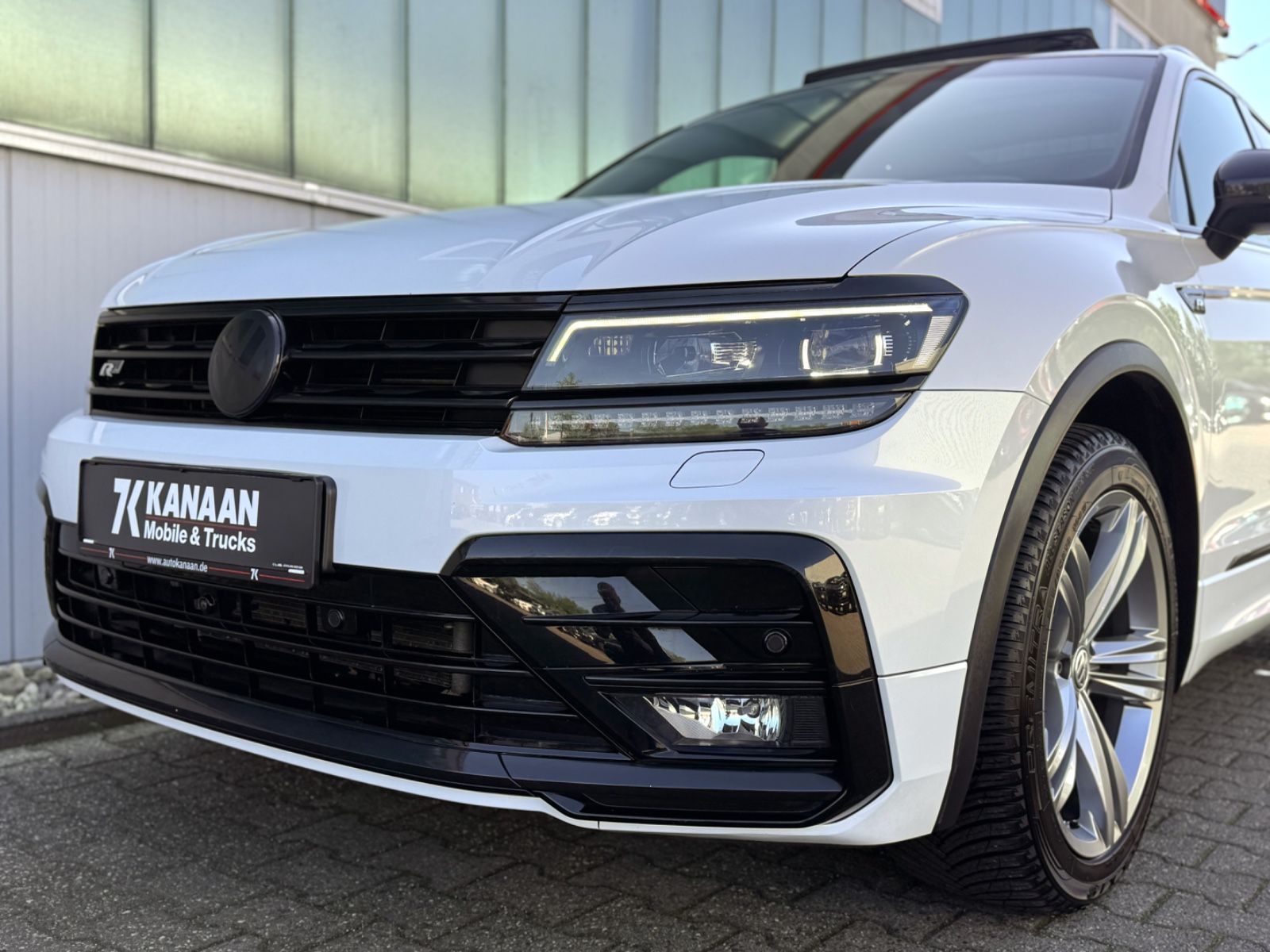 Fahrzeugabbildung Volkswagen Tiguan 2.0TSI 4Motion Highline R-LINE *PANO|AHK*