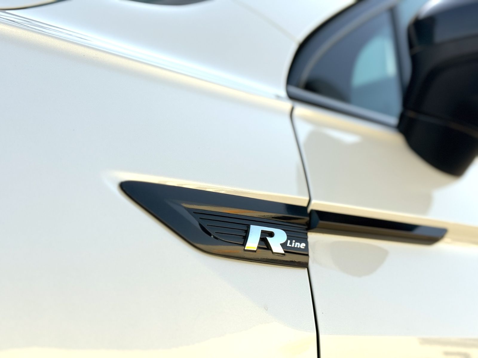 Fahrzeugabbildung Volkswagen Tiguan 2.0TSI 4Motion Highline R-LINE *PANO|AHK*