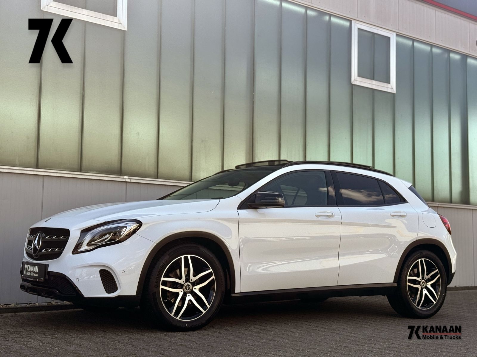 Fahrzeugabbildung Mercedes-Benz GLA 180 Urban *STANDHEIZUNG|PANORAMA|LED*