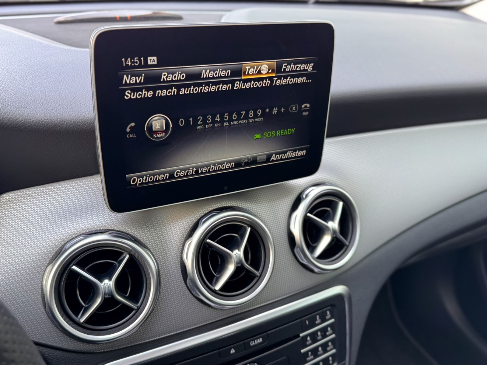 Fahrzeugabbildung Mercedes-Benz GLA 180 Urban *STANDHEIZUNG|PANORAMA|LED*