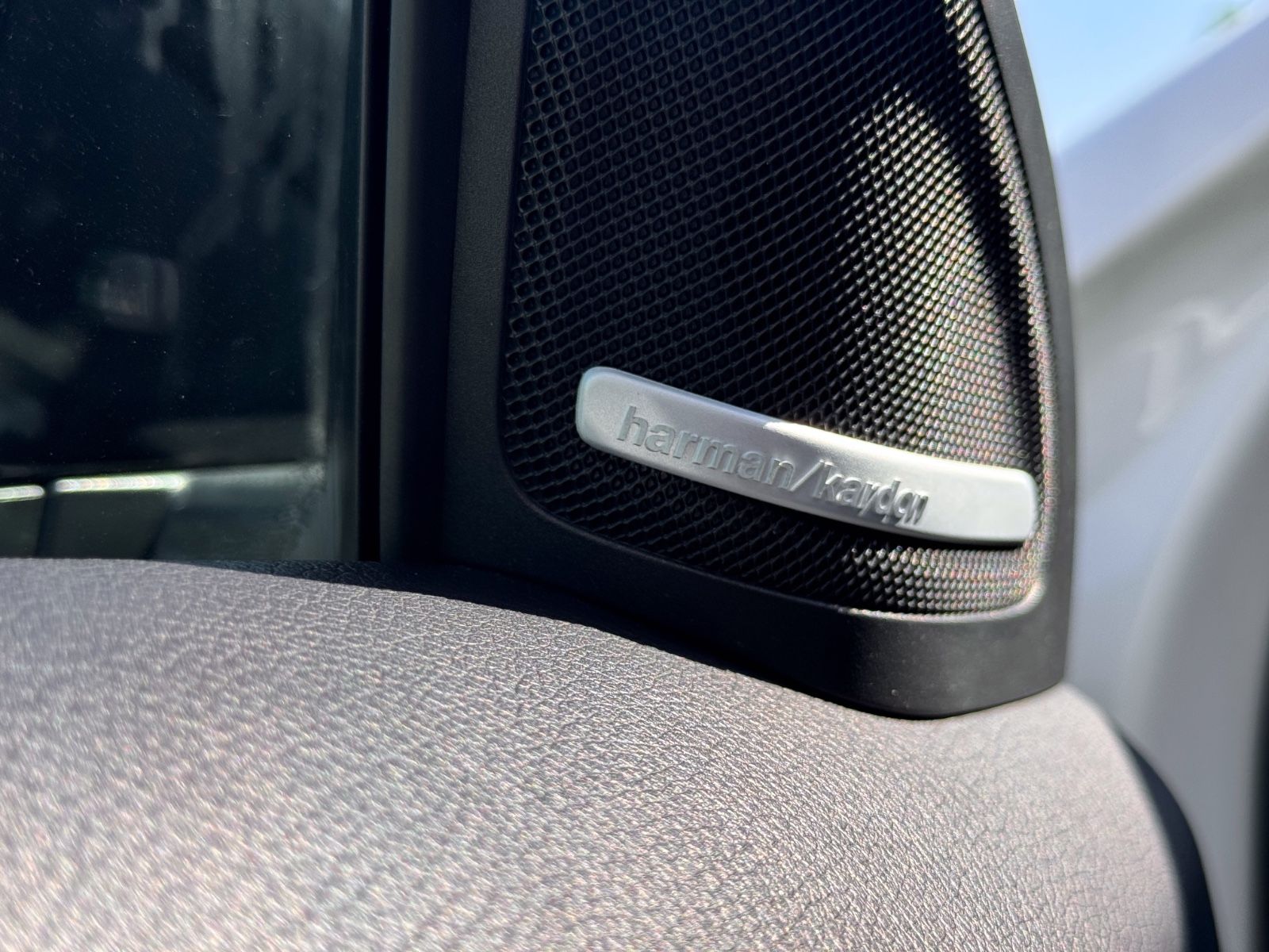 Fahrzeugabbildung Mercedes-Benz GLA 180 Urban *STANDHEIZUNG|PANORAMA|LED*