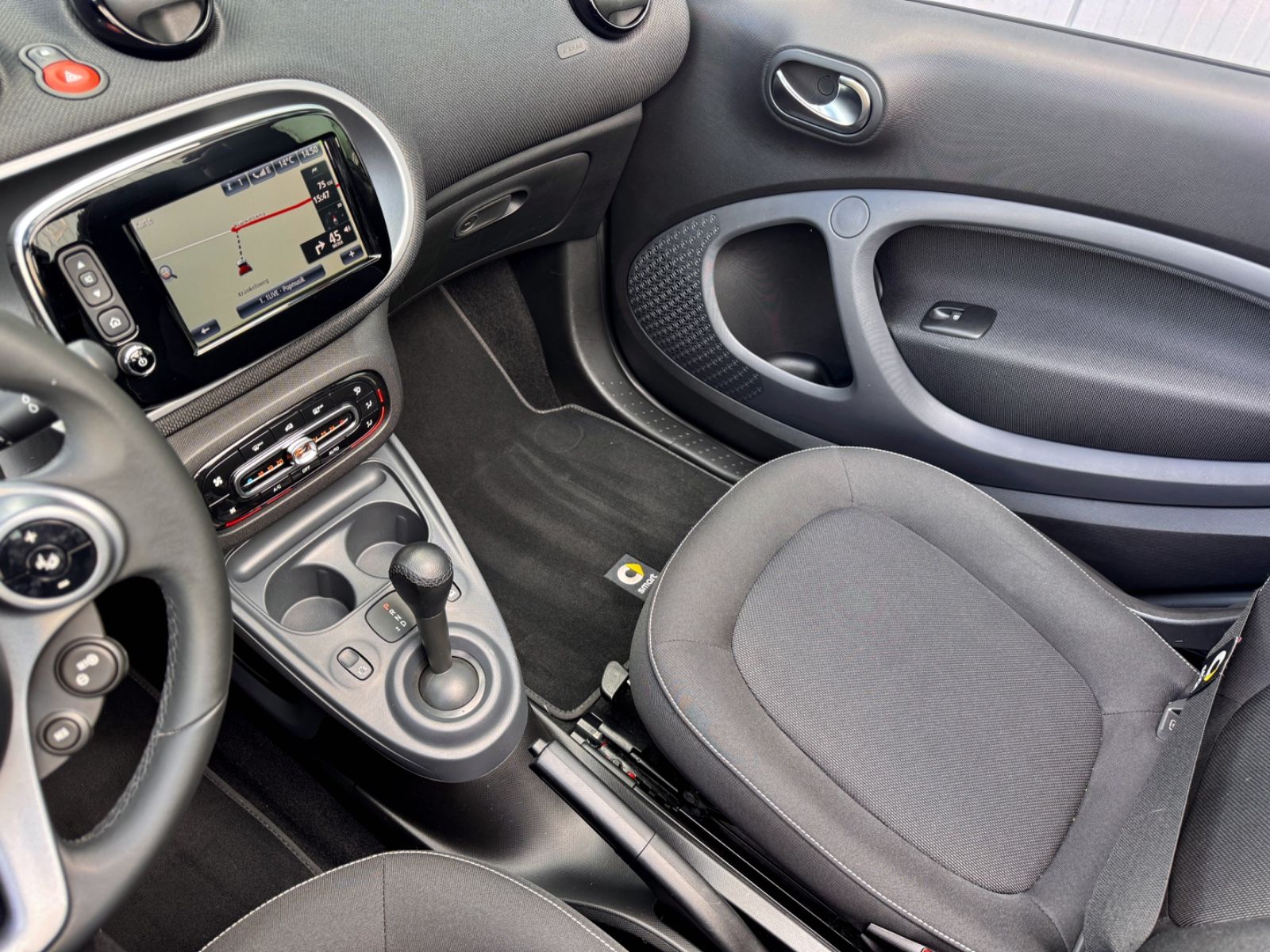 Fahrzeugabbildung Smart ForTwo Cabriolet Autom. Passion*NAVI|SCHECKHEFT*