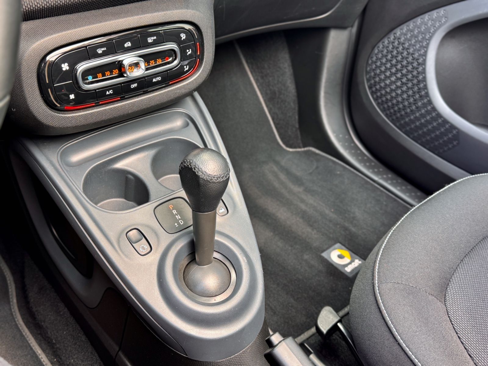 Fahrzeugabbildung Smart ForTwo Cabriolet Autom. Passion*NAVI|SCHECKHEFT*