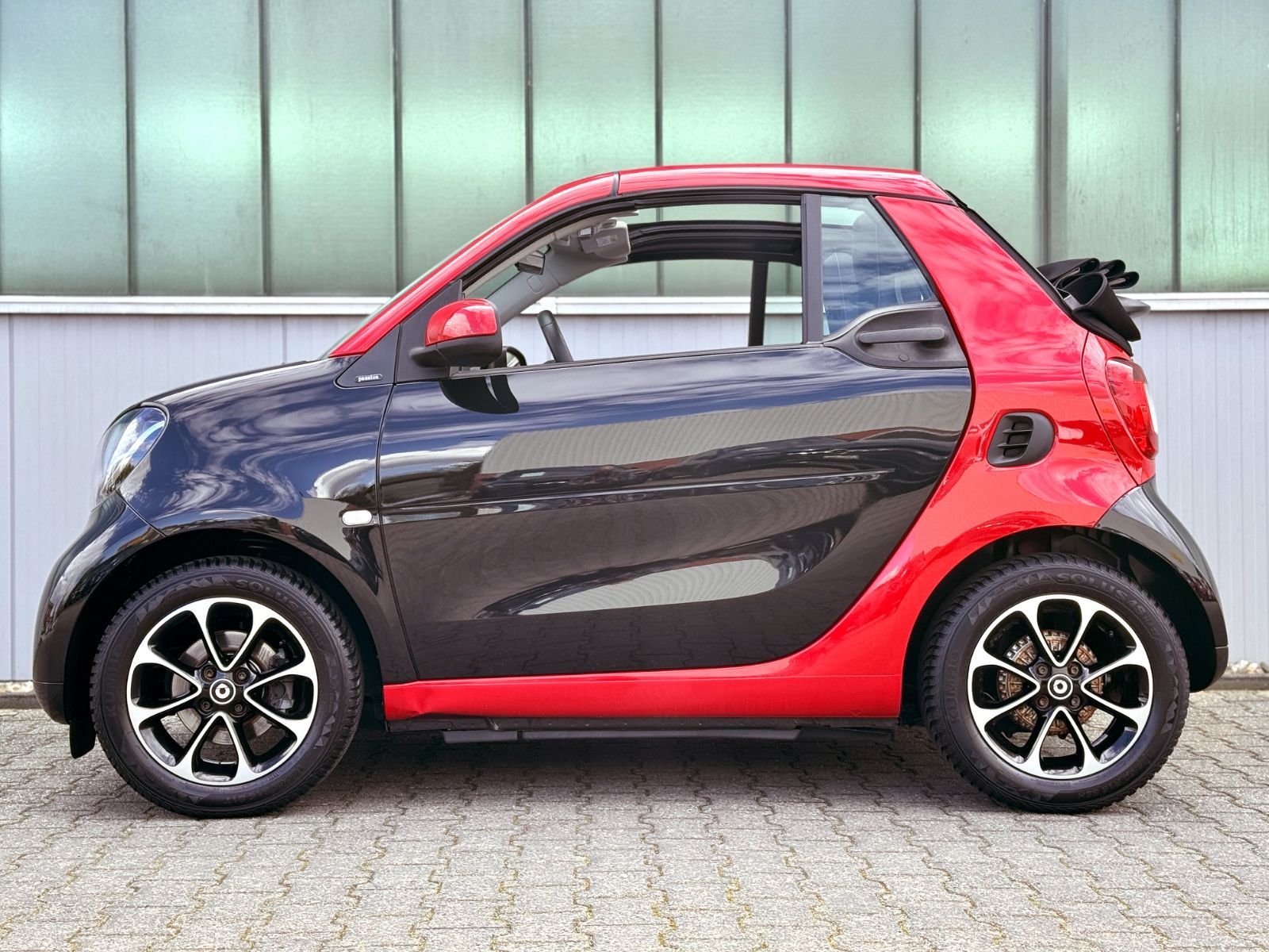 Fahrzeugabbildung Smart ForTwo Cabriolet Autom. Passion*NAVI|SCHECKHEFT*
