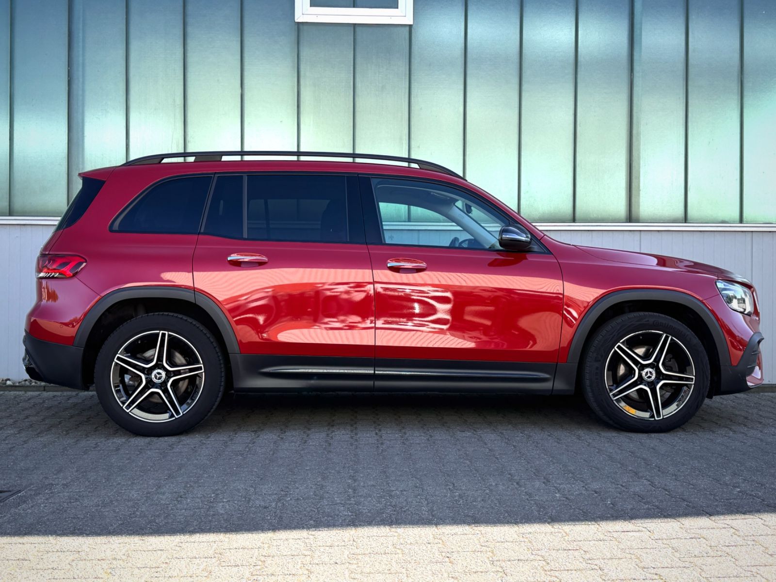 Fahrzeugabbildung Mercedes-Benz GLB 220d 4Matic AMG *7-SITZER|LED|AHK|NIGHT*