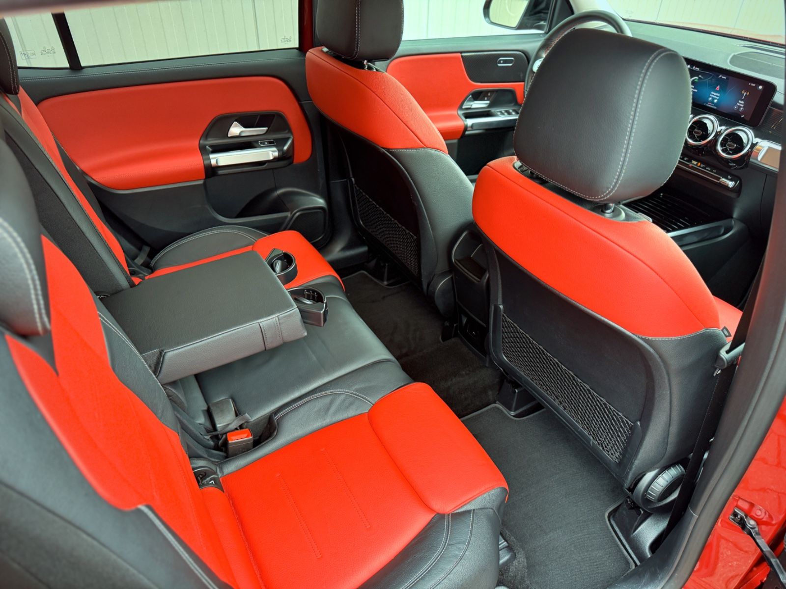Fahrzeugabbildung Mercedes-Benz GLB 220d 4Matic AMG *7-SITZER|LED|AHK|NIGHT*