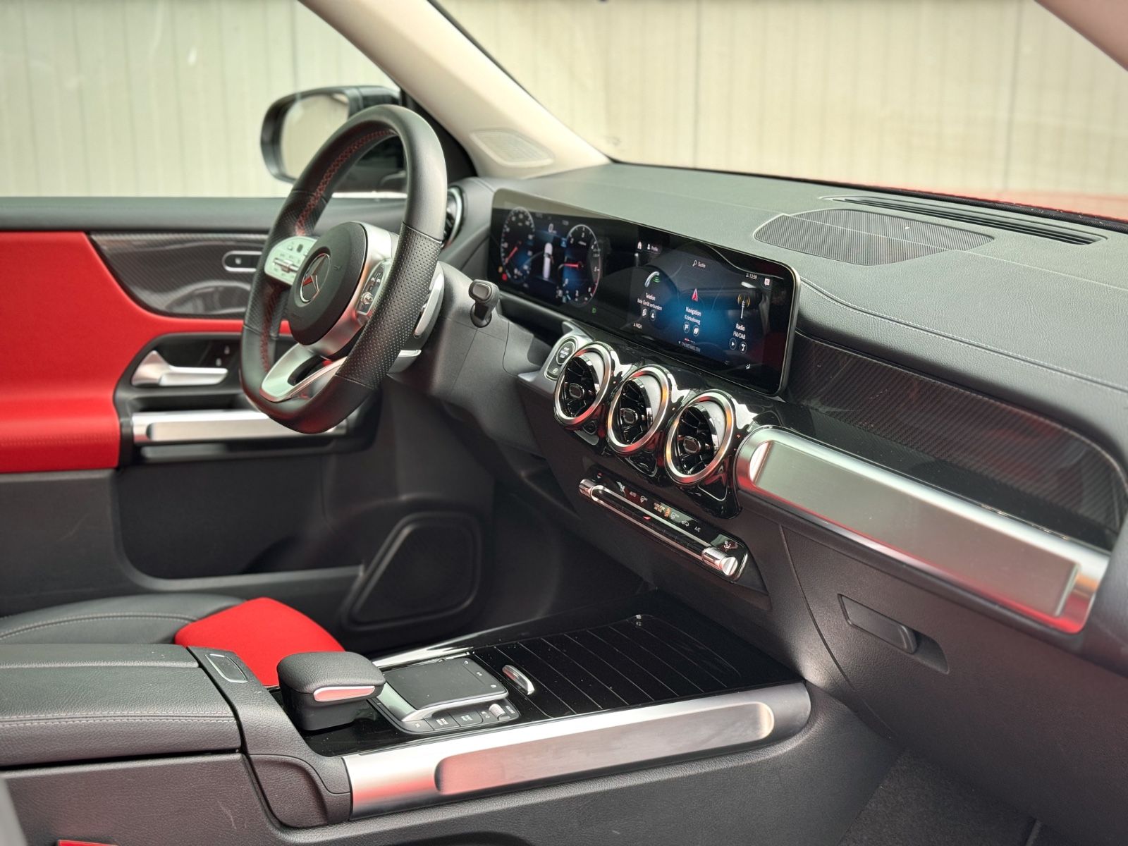 Fahrzeugabbildung Mercedes-Benz GLB 220d 4Matic AMG *7-SITZER|LED|AHK|NIGHT*