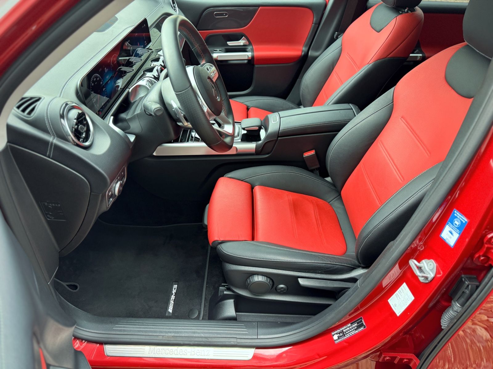 Fahrzeugabbildung Mercedes-Benz GLB 220d 4Matic AMG *7-SITZER|LED|AHK|NIGHT*