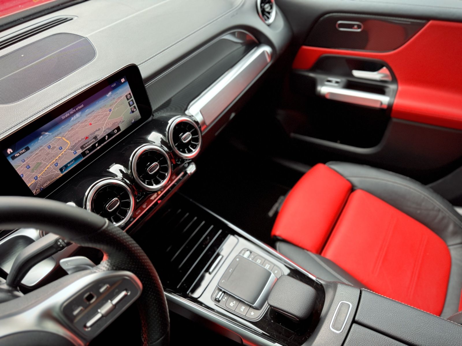 Fahrzeugabbildung Mercedes-Benz GLB 220d 4Matic AMG *7-SITZER|LED|AHK|NIGHT*