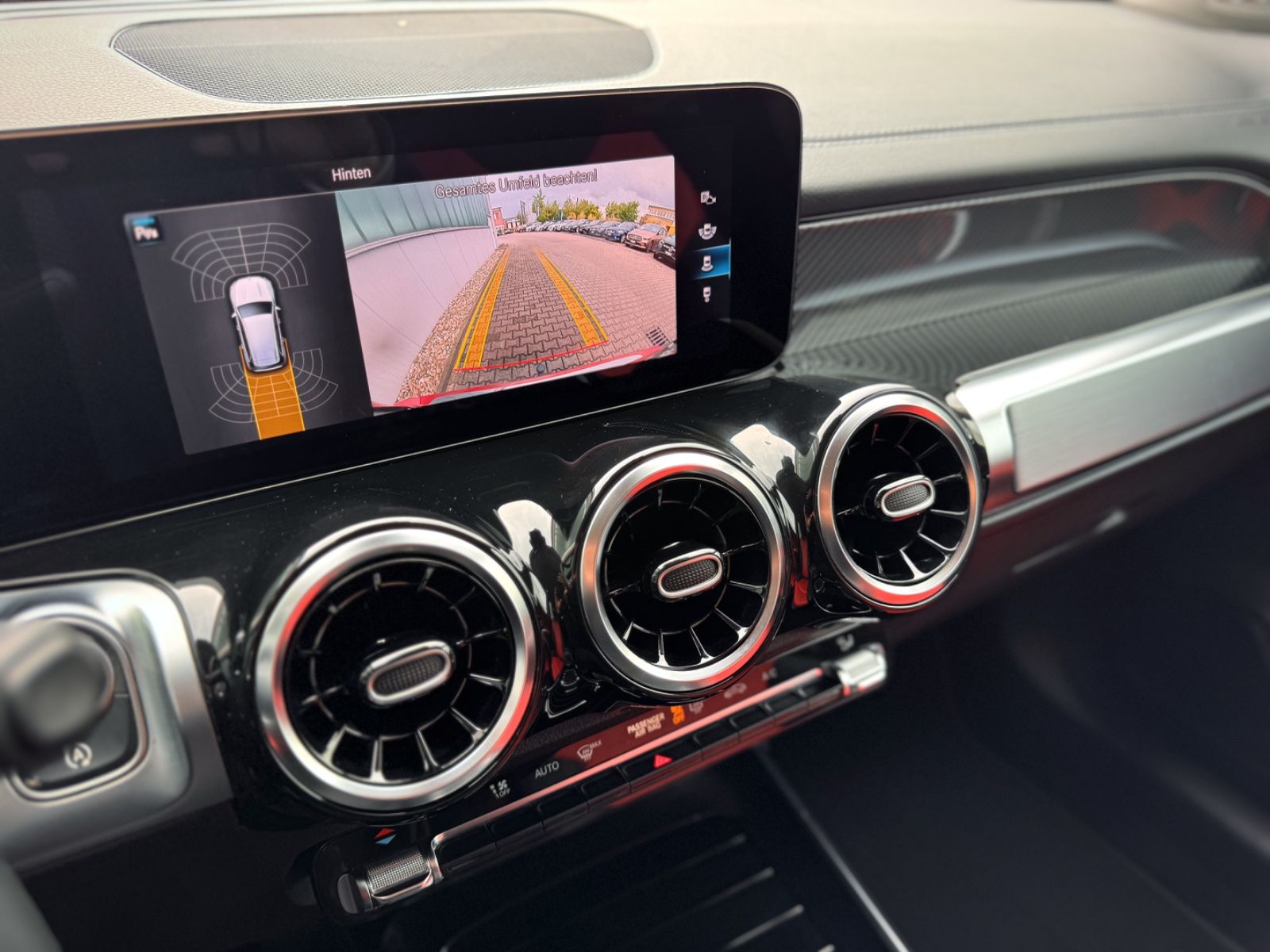 Fahrzeugabbildung Mercedes-Benz GLB 220d 4Matic AMG *7-SITZER|LED|AHK|NIGHT*