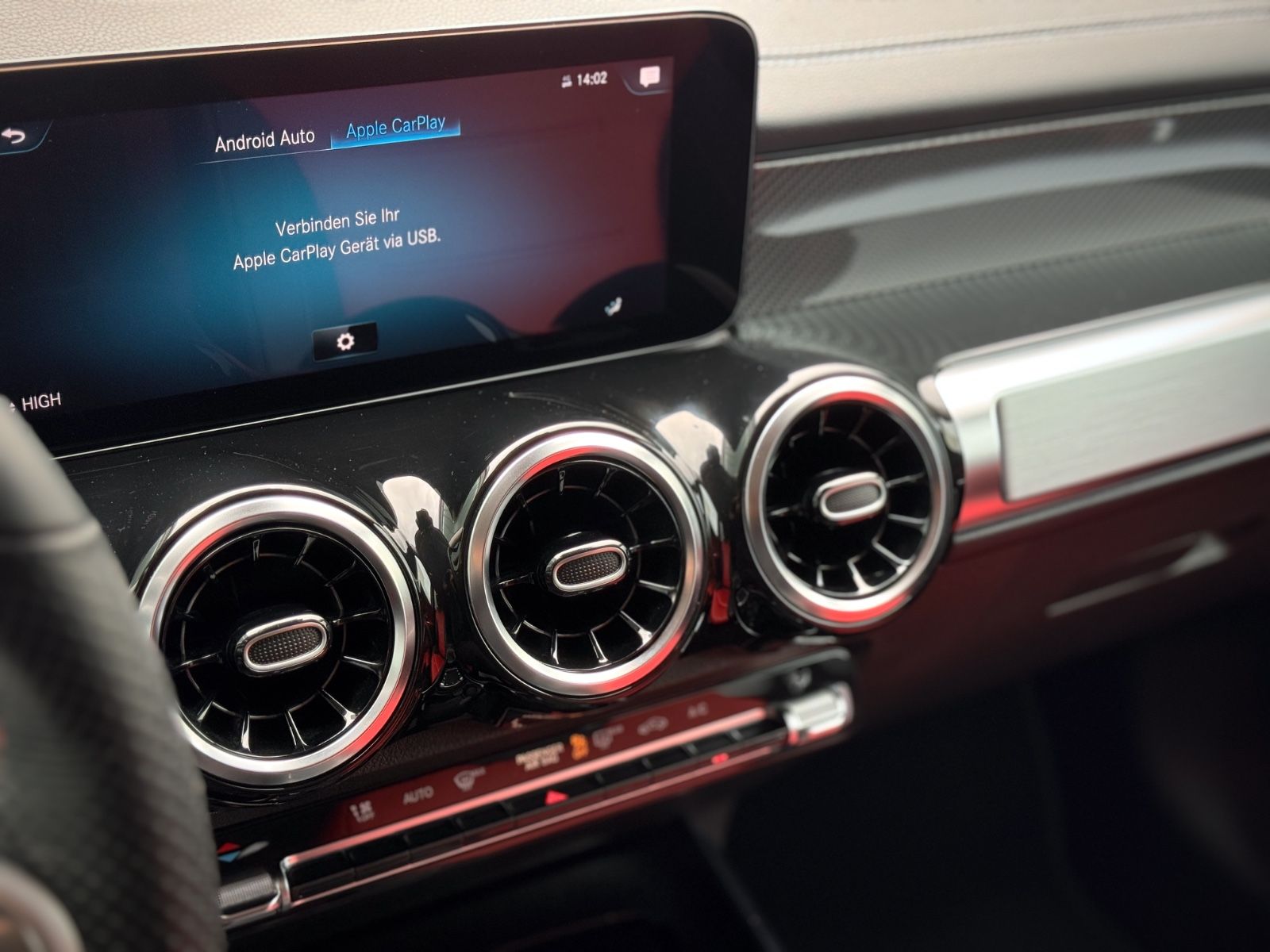 Fahrzeugabbildung Mercedes-Benz GLB 220d 4Matic AMG *7-SITZER|LED|AHK|NIGHT*