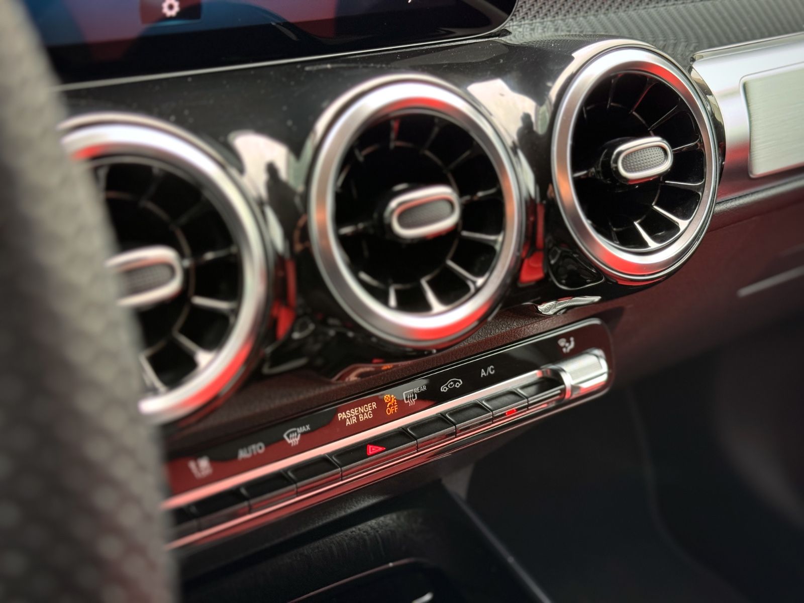 Fahrzeugabbildung Mercedes-Benz GLB 220d 4Matic AMG *7-SITZER|LED|AHK|NIGHT*