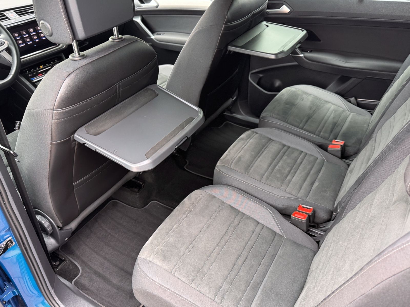 Fahrzeugabbildung Volkswagen Touran 2.0TDI-DSG *R-LINE|7-SITZER|AHK|IQ-DRIVE*