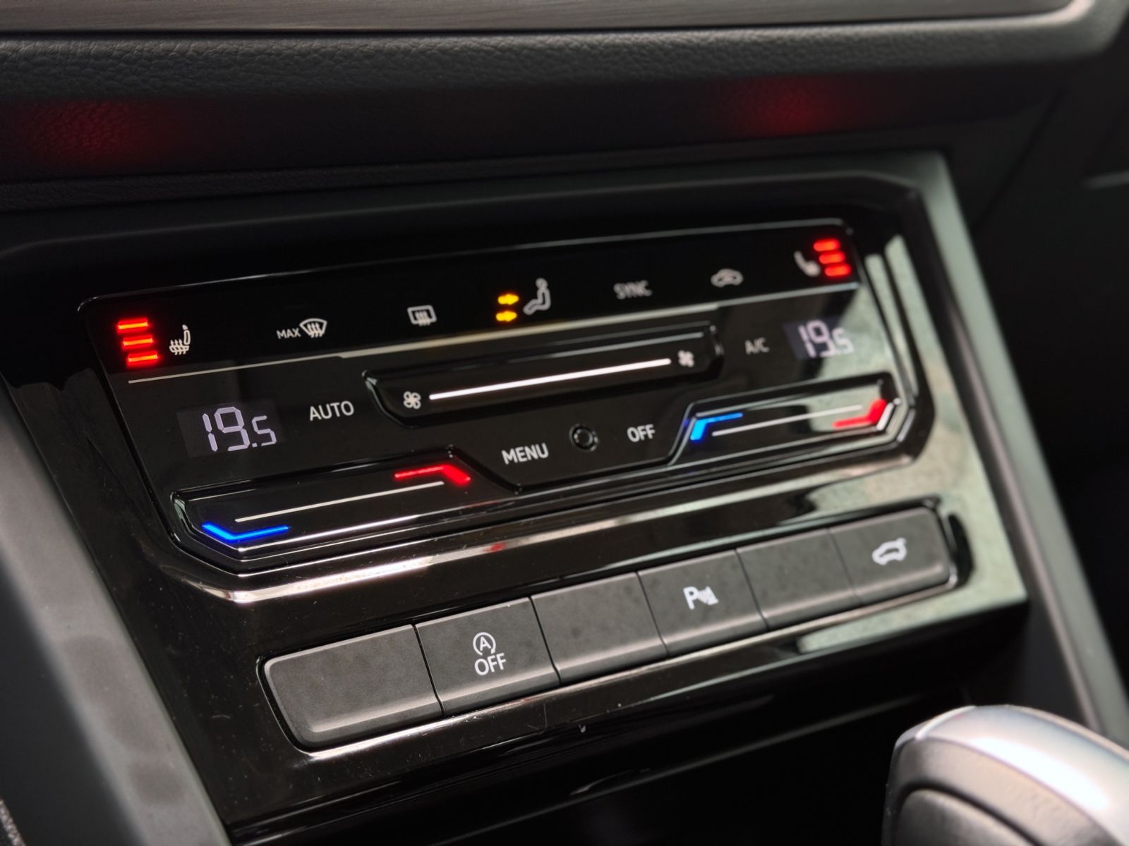Fahrzeugabbildung Volkswagen Touran 2.0TDI-DSG *R-LINE|7-SITZER|AHK|IQ-DRIVE*