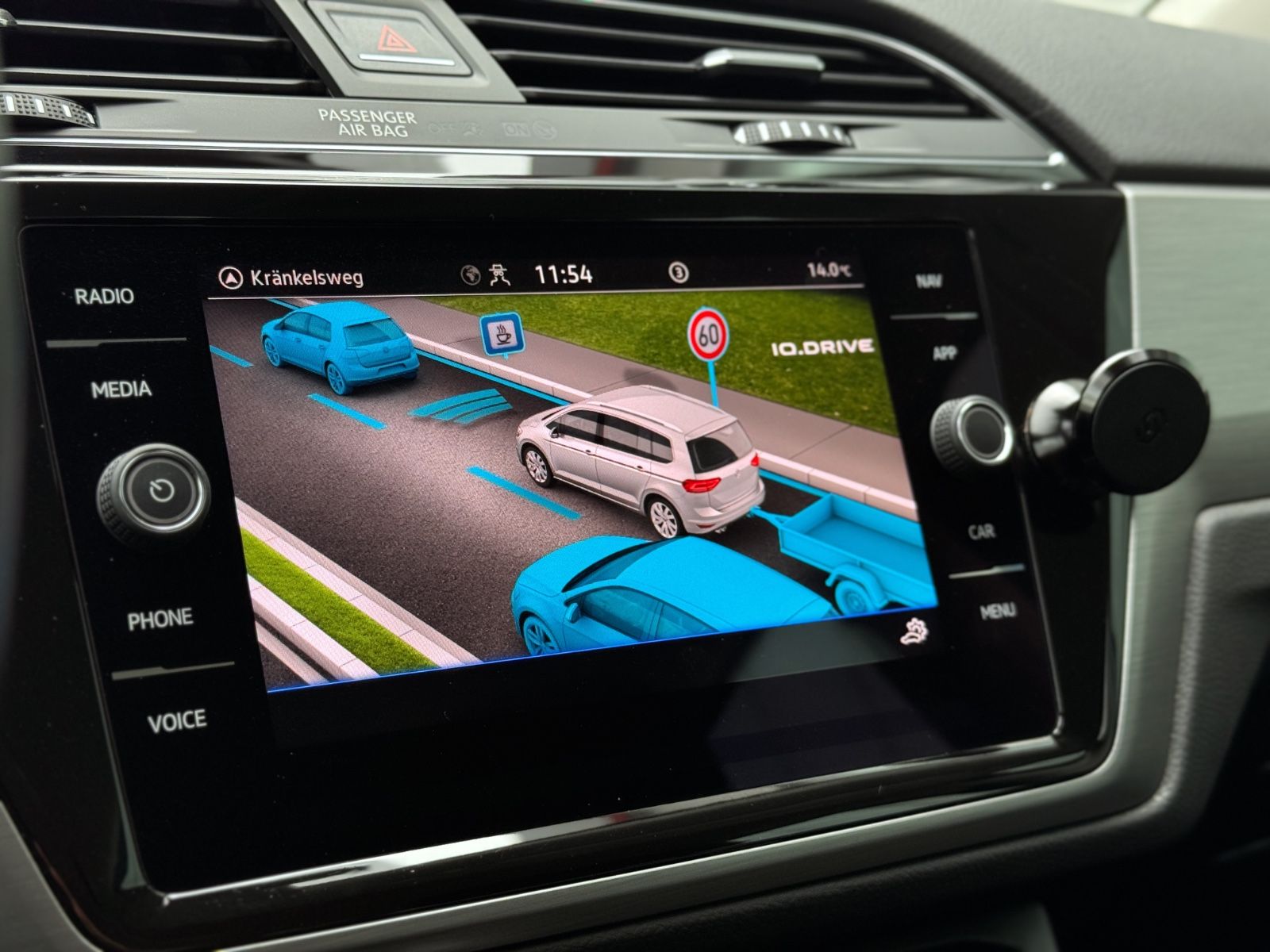 Fahrzeugabbildung Volkswagen Touran 2.0TDI-DSG *R-LINE|7-SITZER|AHK|IQ-DRIVE*