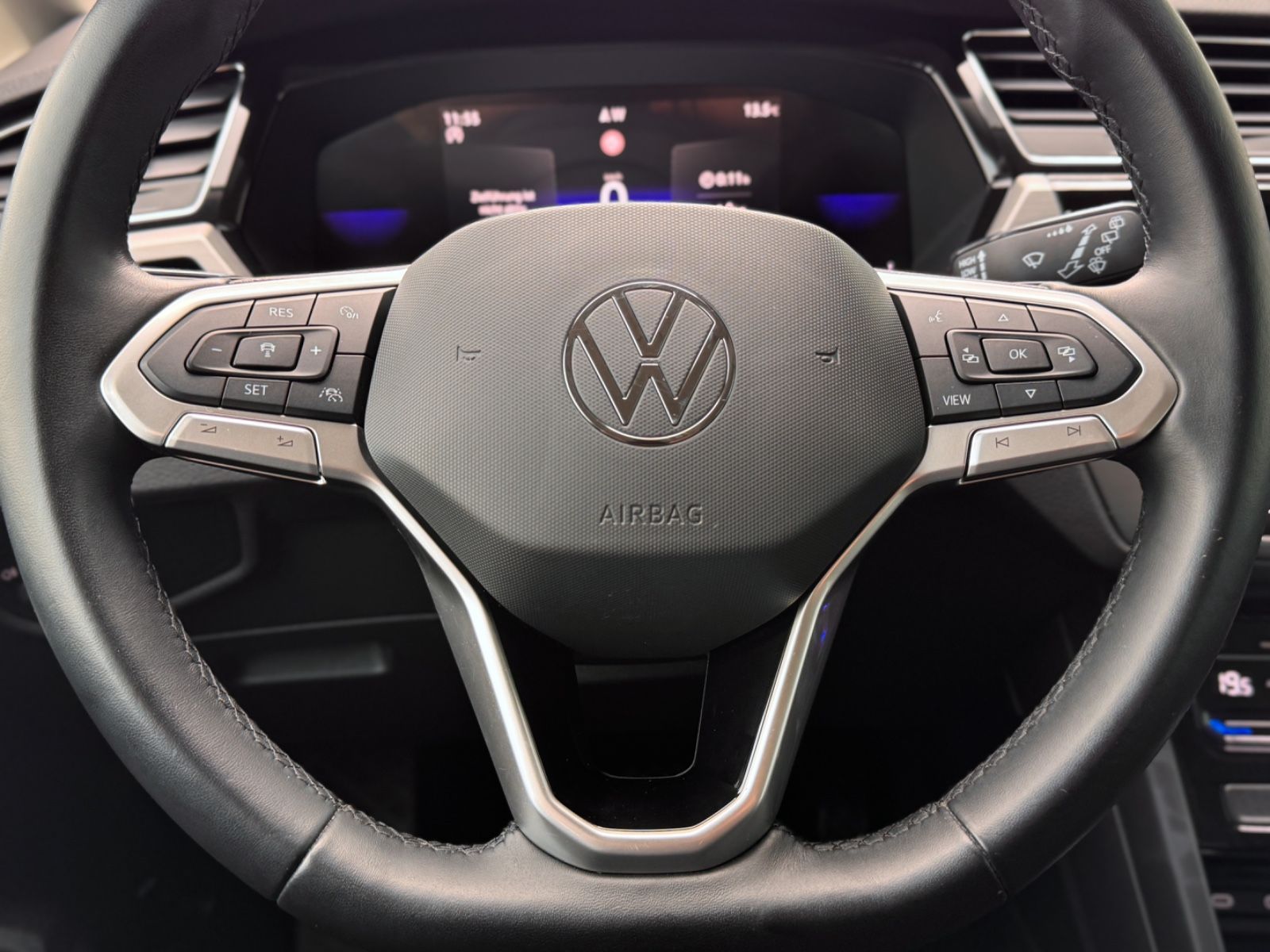 Fahrzeugabbildung Volkswagen Touran 2.0TDI-DSG *R-LINE|7-SITZER|AHK|IQ-DRIVE*
