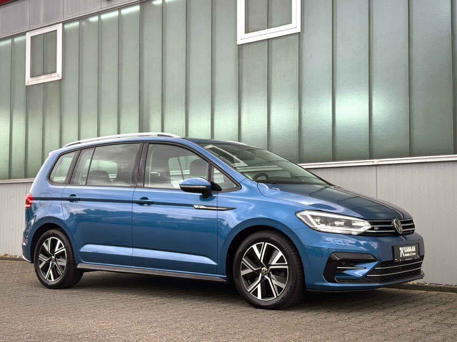 Fahrzeugabbildung Volkswagen Touran 2.0TDI-DSG *R-LINE|7-SITZER|AHK|IQ-DRIVE*