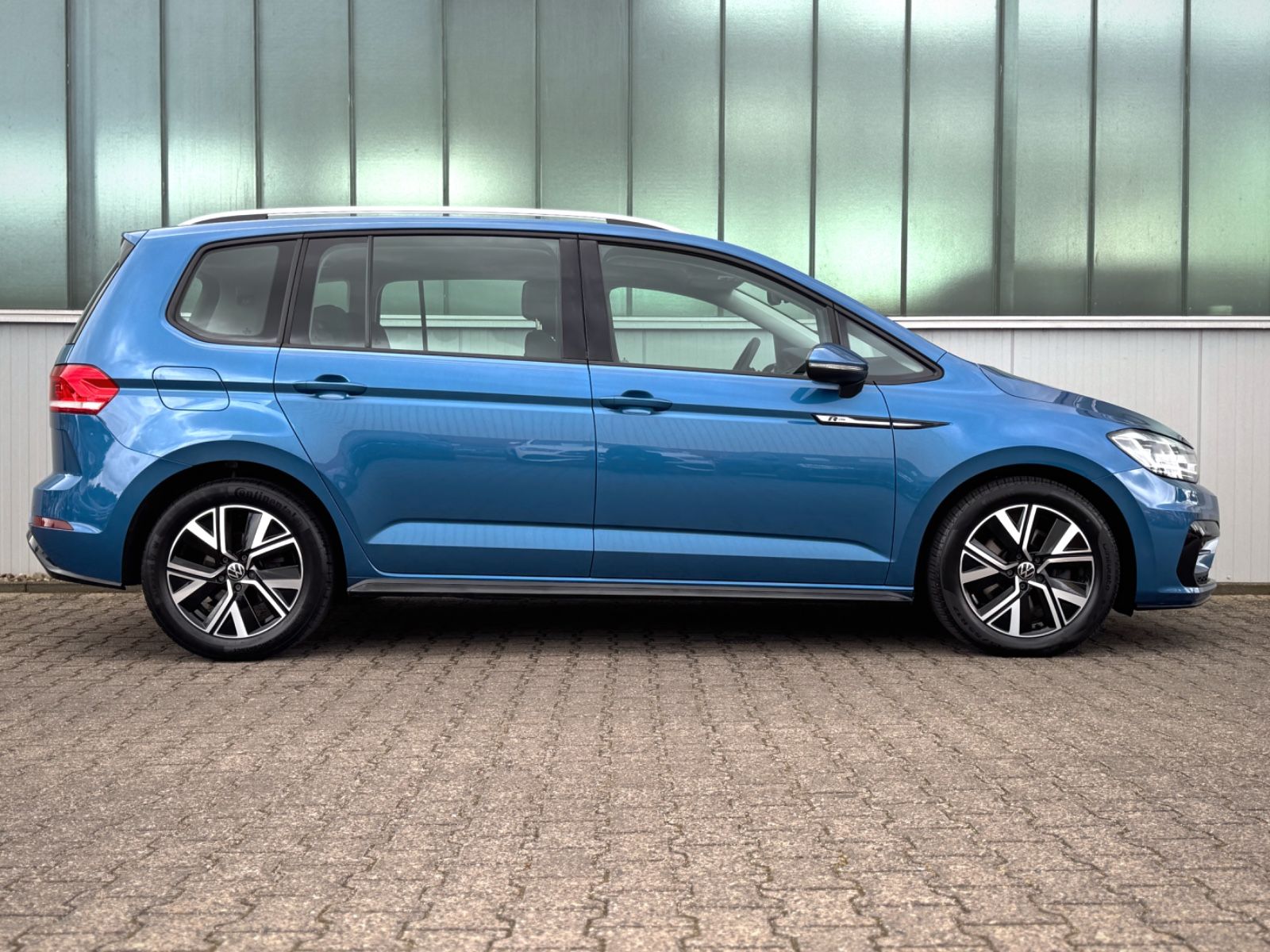 Fahrzeugabbildung Volkswagen Touran 2.0TDI-DSG *R-LINE|7-SITZER|AHK|IQ-DRIVE*